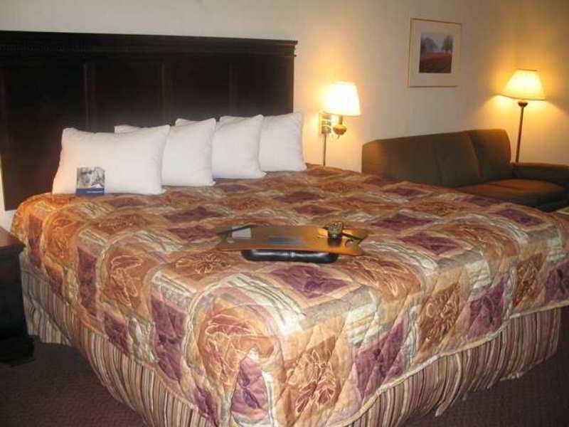 Hampton Inn Portland Airport Room photo